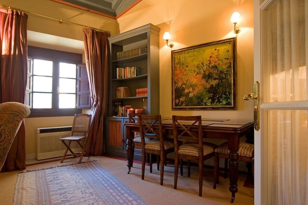River House Seville Bilik gambar