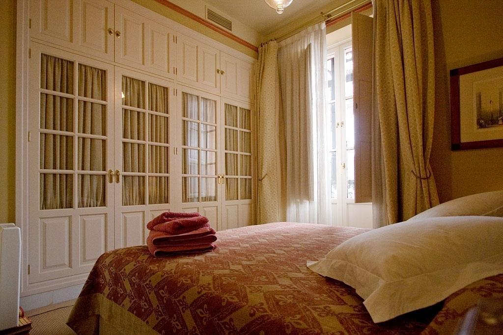 River House Seville Bilik gambar