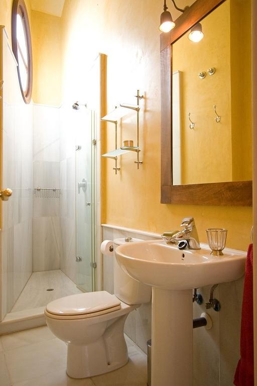 River House Seville Bilik gambar