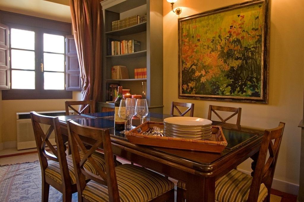 River House Seville Bilik gambar