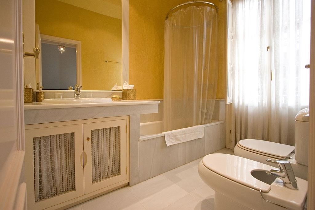 River House Seville Bilik gambar