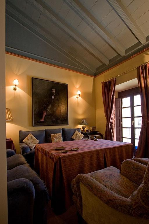 River House Seville Bilik gambar